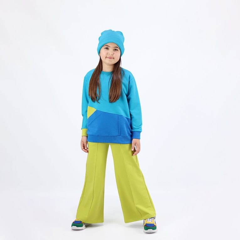 Big pocket sweatshirt is a regular fit top with an asymmetrical big pocket in front. A colour block design that comes in a combo of three colours - electric blue, deep blue, bright lime. Front view, a girl dressed. Children, 3 -10 yrs. BonnyJoy