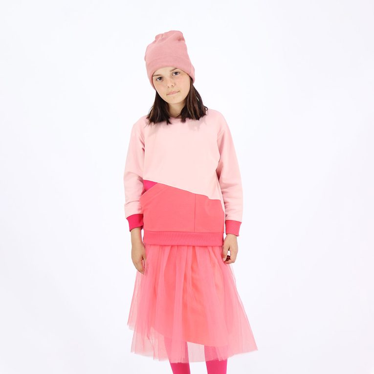Big pocket sweatshirt is a regular fit top with an asymmetrical big pocket in front. A colour block design that comes in a combo of three colours - powder, salmon, raspberry. Front view. Children, 3 -10 yrs. BonnyJoy