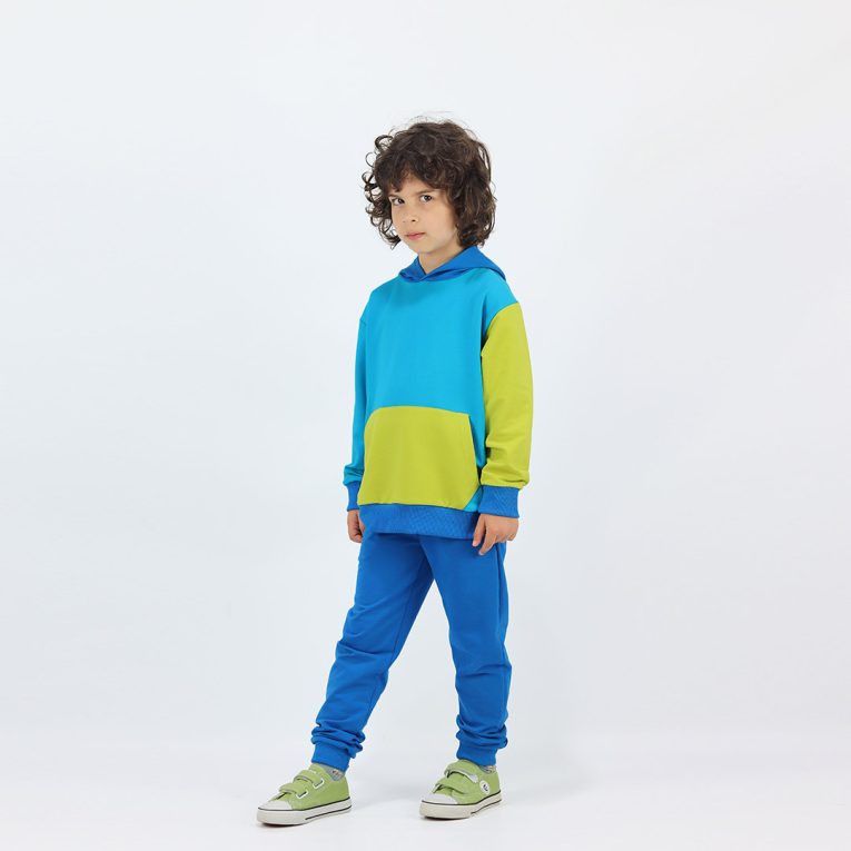 Colour Block Sweatshirt is a regular fit hooded sweatshirt with a kangaroo pocket in front. Front and back and right sleeve in electric blue colour. The hood and the hand cuffs - deep blue. The pocket and the left sleeve - bright lime. Front view. Children, 3 -10 yrs. BonnyJoy