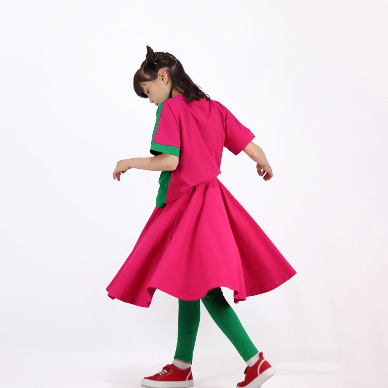 Our joyful skirt is a loose midi skirt in raspberry colour. Children, 3 -10 yrs. BonnyJoy
