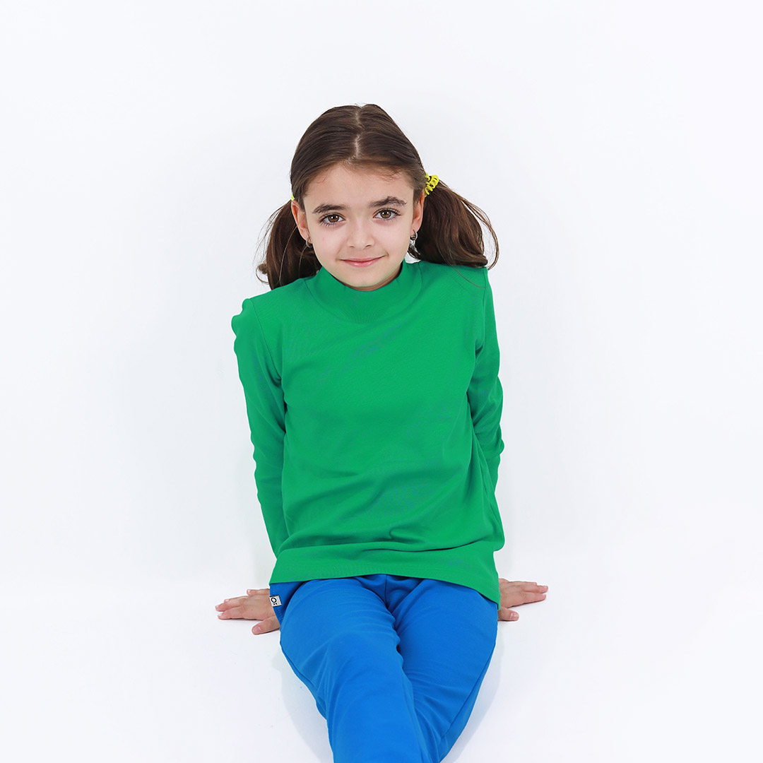 Turtleneck loose top is a classic top in green colour. Children, 3 -10 yrs. BonnyJoy