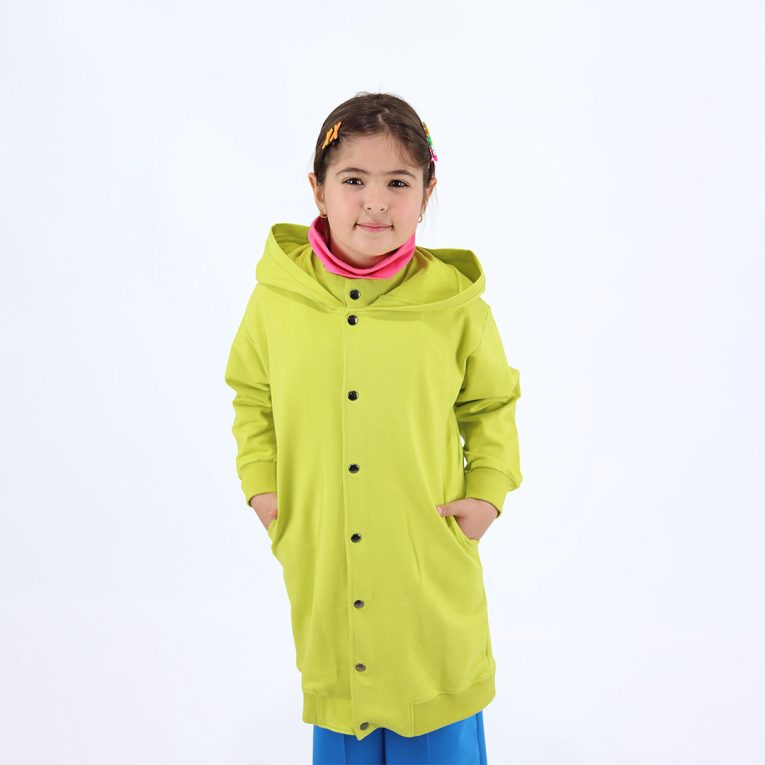 Long buttoned hoodie has a straight loose fit and minimalist design in bright lime colour. It closes up with snap buttons and features hign ribbed neck and ribbed hand cuffs and bottom hem. Front view. Children, 3 -10 yrs. BonnyJoy