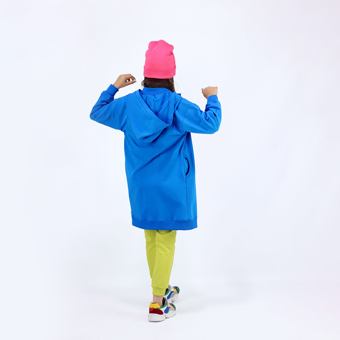 Long buttoned hoodie has a straight loose fit and minimalist design in deep blue colour. It closes up with snap buttons and features hign ribbed neck and ribbed hand cuffs and bottom hem. Back view. Children, 3 -10 yrs. BonnyJoy