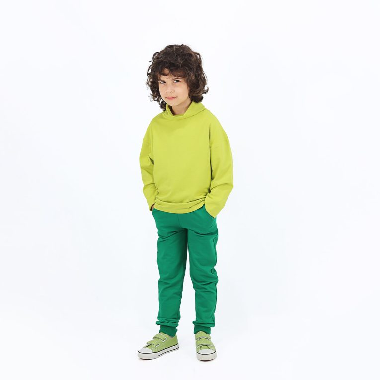 Slim fit joggers is a pair of sweatpants with two Italian type side pockets, ribbed waist and cuffs. The whole pair is in one distinctive colour - green. Front view. Children, 3 -10 yrs. BonnyJoy