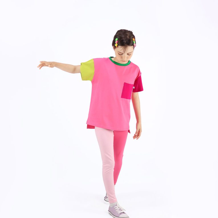 Two-colour leggings with two different colour legs. Left leg is light pink, right leg is pink and light pink weist. Children, 3 -10 yrs. BonnyJoy