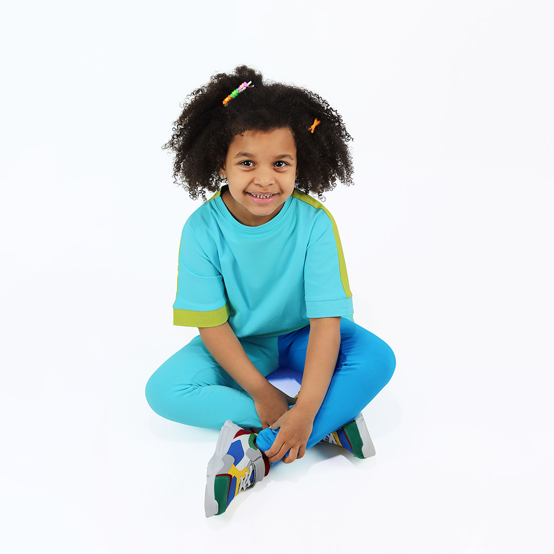 Our two-way top is a loose fit top with short sleeves in two colours. On one side is bright lime, on the other - blue colour. You could wear it front on the back and the other way round. Blue in front. Children, 3 -10 yrs. BonnyJoy