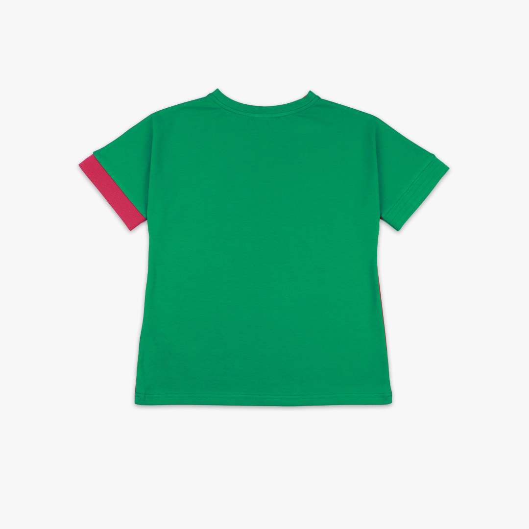 Our two-way top is a loose fit top with short sleeves in two colours. On one side is raspberry, on the other - green colour. You could wear it front on the back and the other way round. Green in front, the top itself. Children, 3 -10 yrs. BonnyJoy