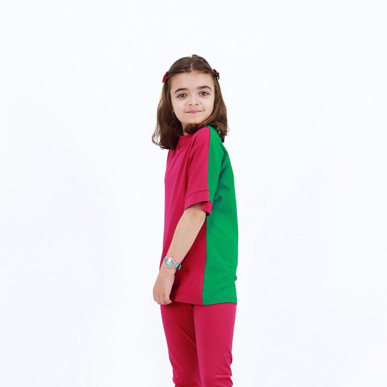 Our two-way top is a loose fit top with short sleeves in two colours. On one side is raspberry, on the other - green colour. You could wear it front on the back and the other way round. Children, 3 -10 yrs. BonnyJoy
