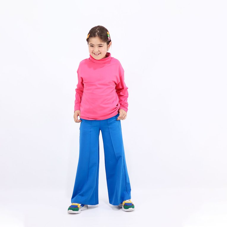 Wide leg pants with an edge hem in front and ribbed waist. Loose fit pants in deep blue colour. Another front view. Children, 3 -10 yrs. BonnyJoy